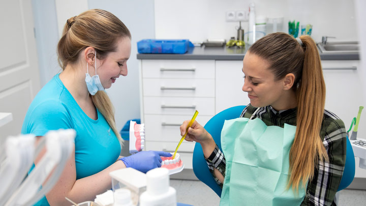 OZP nabízí všem svým pojištěncům příspěvek na dentální hygienu ve výši až 2.000 Kč! Využijte poslední volné termíny a zajistěte si svoji návštěvu. Kontaktujte nás na tel. čísle 233 375 683.
Více informací